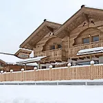 Alpenchalet Bruecke Chalet