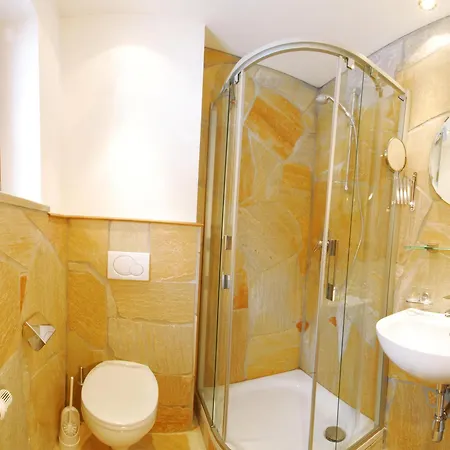 Alpenchalet Bruecke Chalet